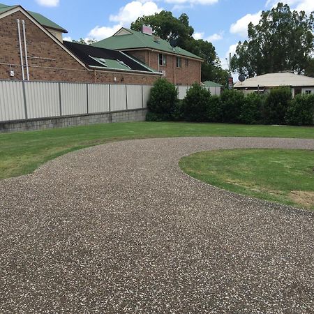 Country Gardens Motor Inn Toowoomba Bagian luar foto