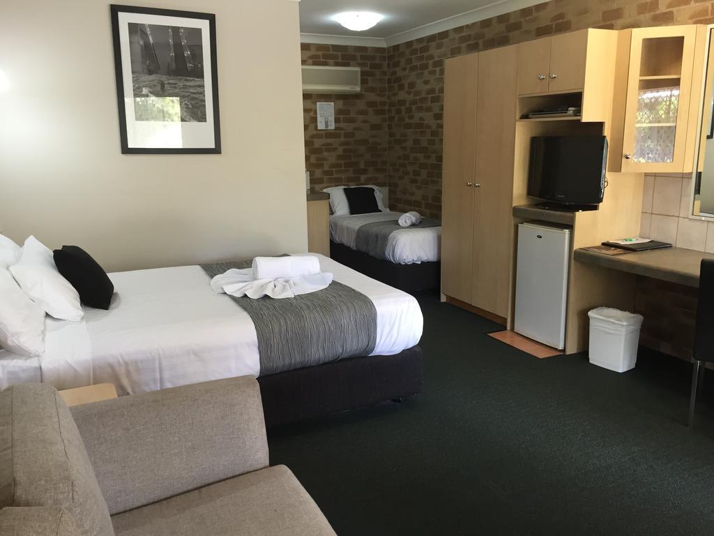 Country Gardens Motor Inn Toowoomba Bagian luar foto