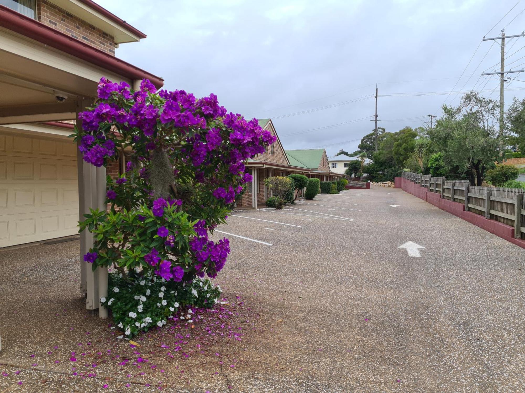 Country Gardens Motor Inn Toowoomba Bagian luar foto