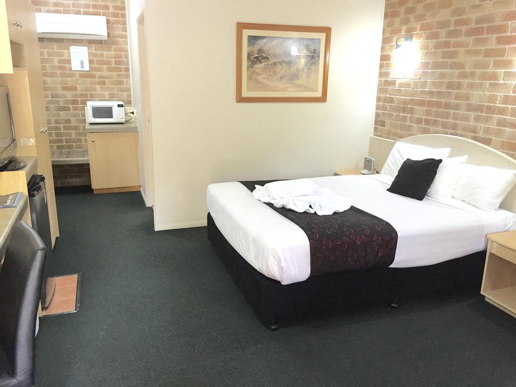 Country Gardens Motor Inn Toowoomba Bagian luar foto