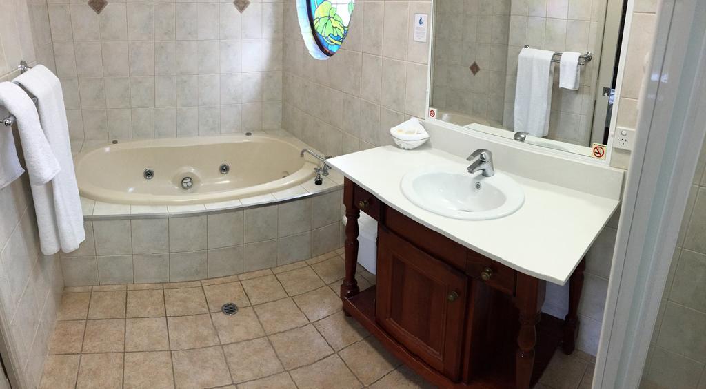 Country Gardens Motor Inn Toowoomba Bagian luar foto