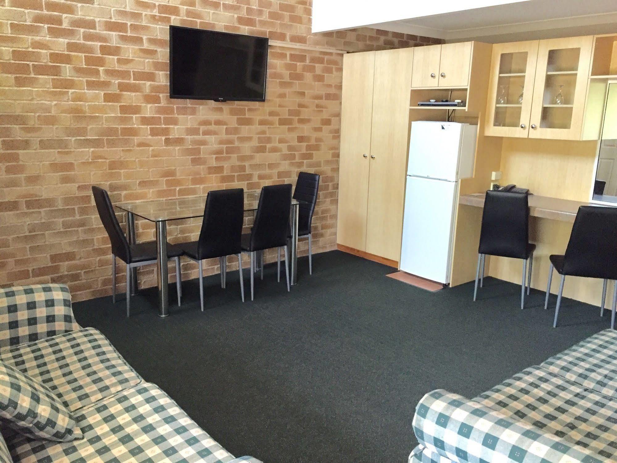 Country Gardens Motor Inn Toowoomba Bagian luar foto