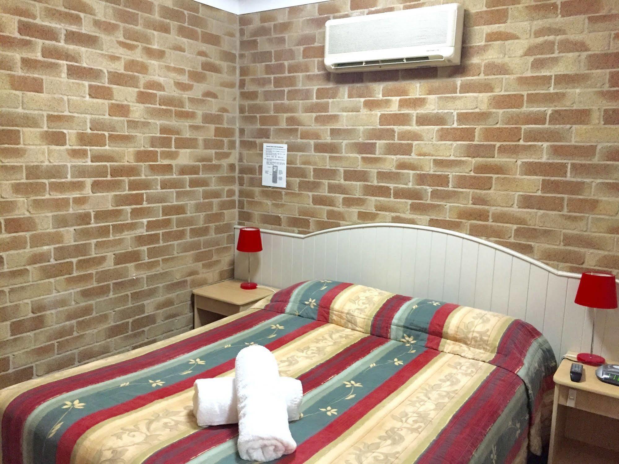 Country Gardens Motor Inn Toowoomba Bagian luar foto