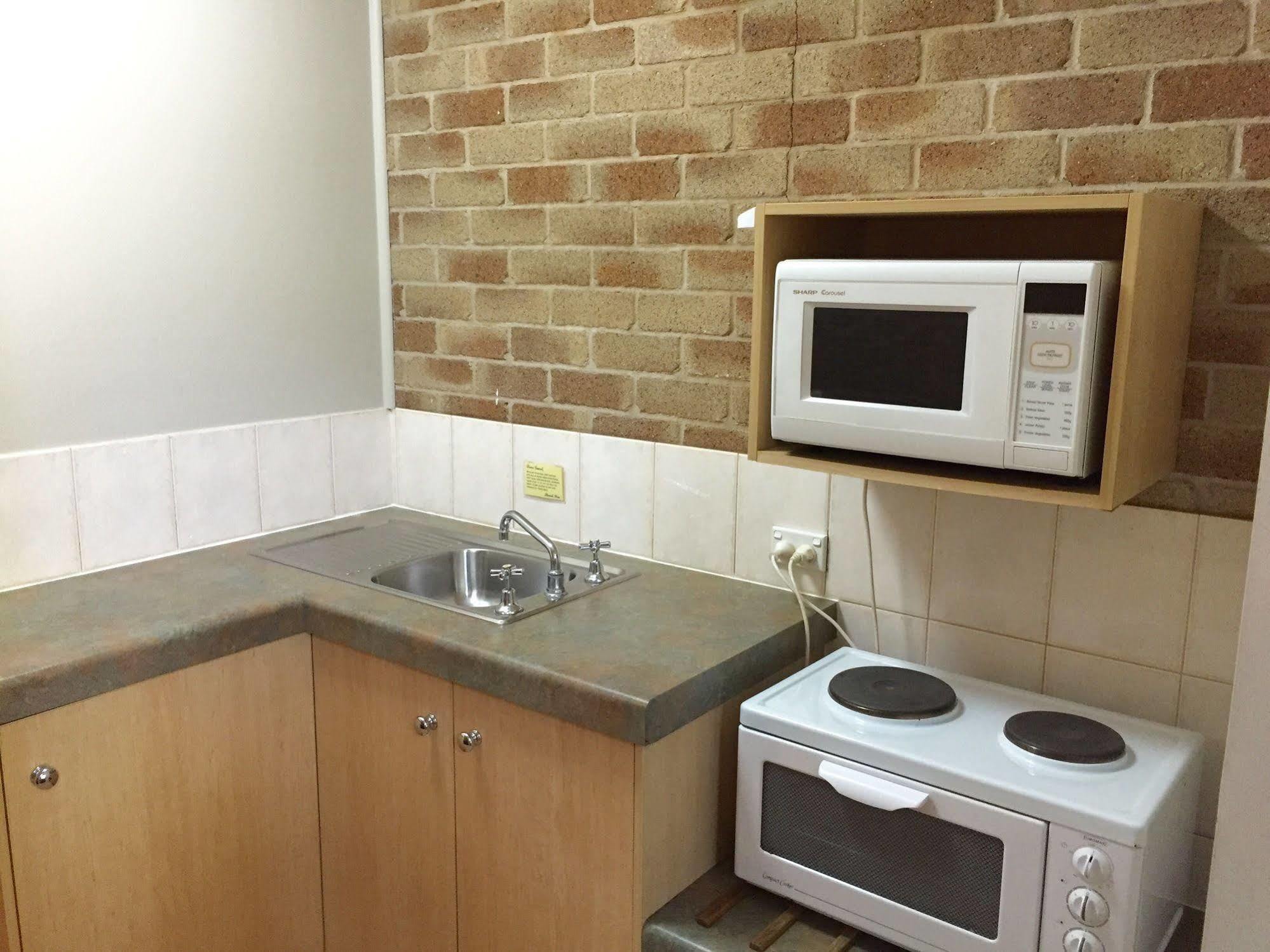 Country Gardens Motor Inn Toowoomba Bagian luar foto
