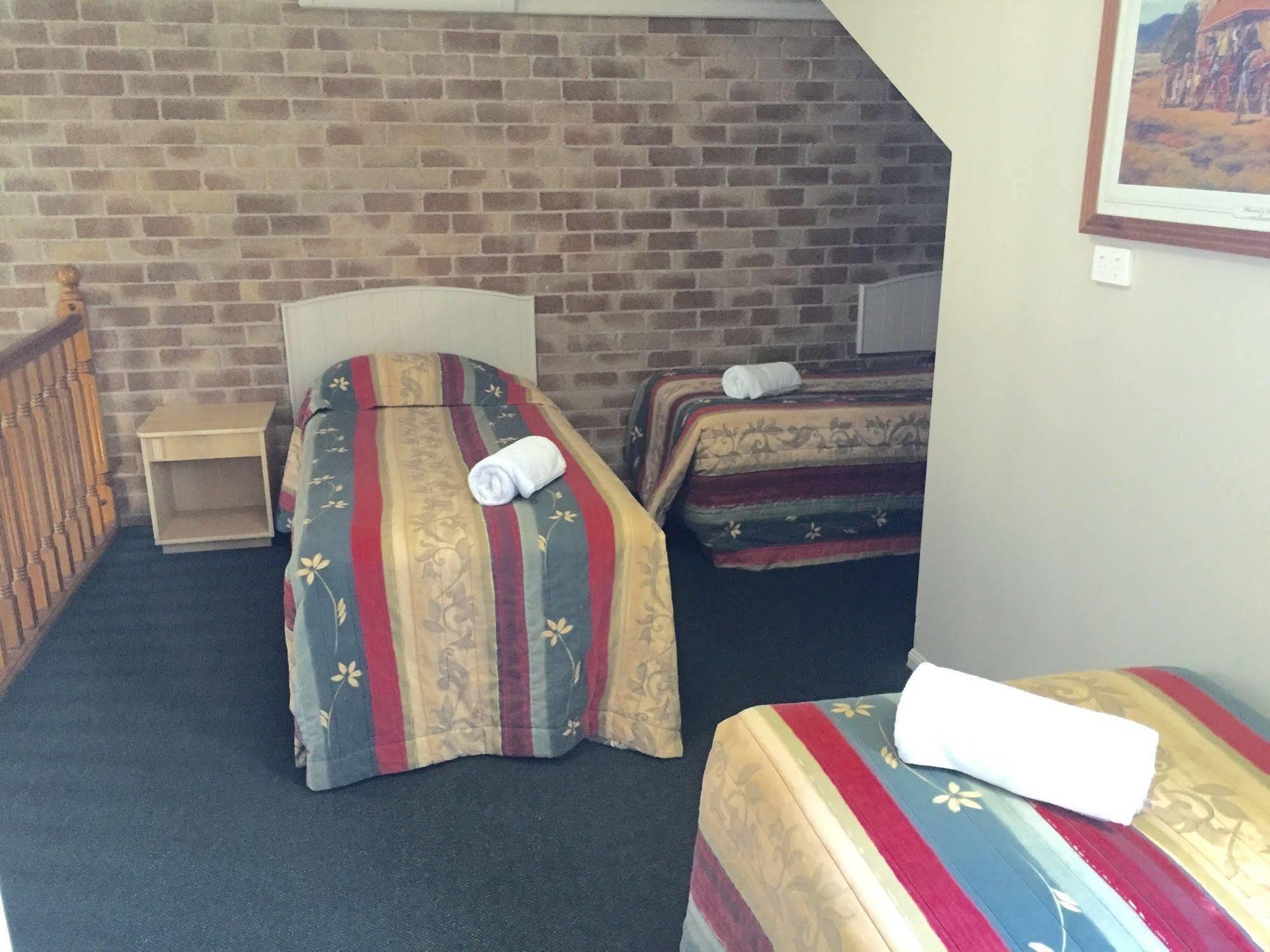 Country Gardens Motor Inn Toowoomba Bagian luar foto