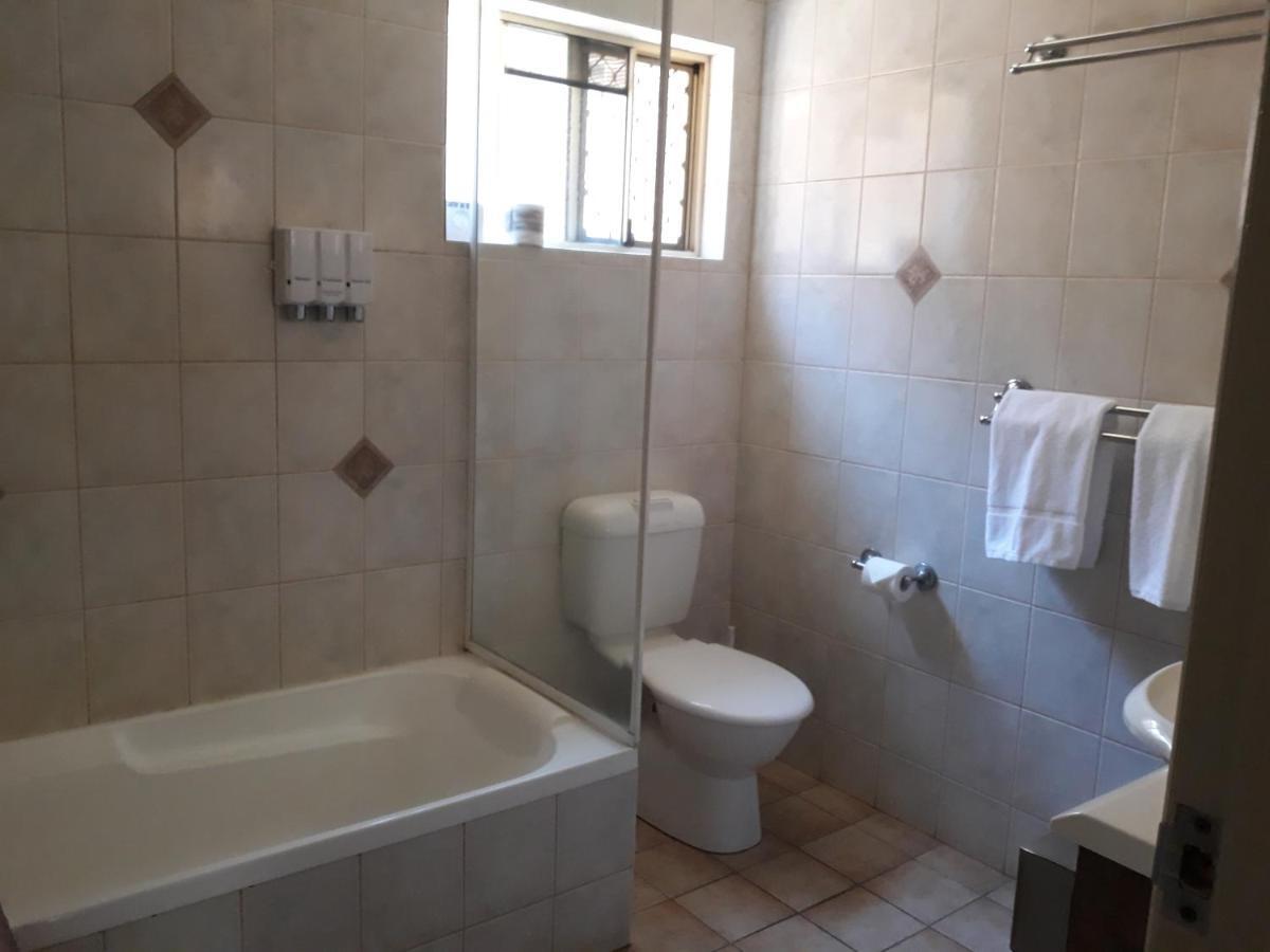 Country Gardens Motor Inn Toowoomba Bagian luar foto