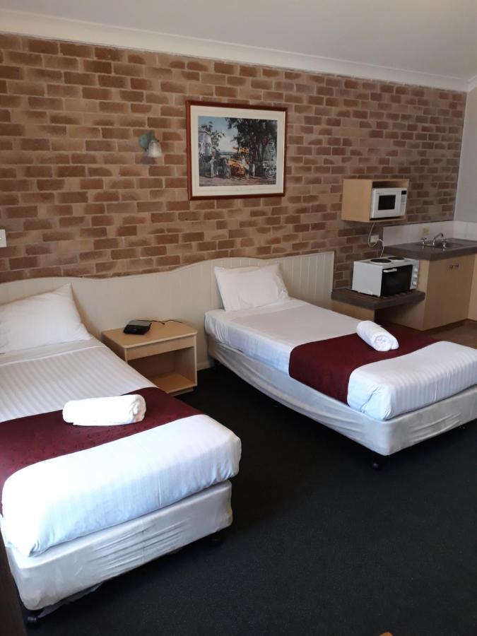 Country Gardens Motor Inn Toowoomba Bagian luar foto